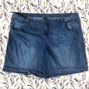 Lane Bryant Bermuda Shorts Undone Hem Stretchy